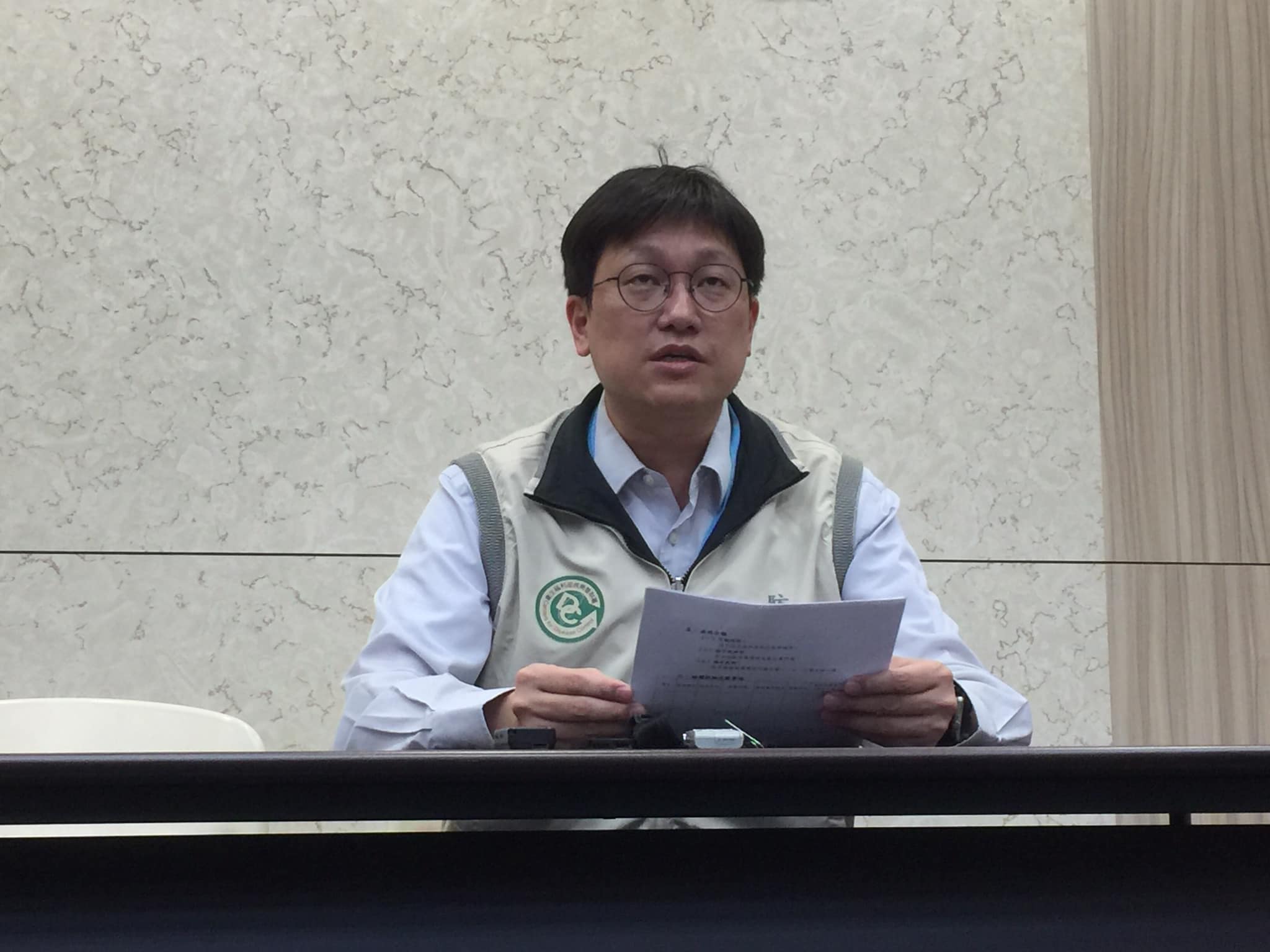 疾管署防疫醫師林詠青17日提醒國人，在戶外活動要避免蜱蟲叮咬，因為相關疾病沒有特效藥，只有支持性療法。(蕭照平 攝)