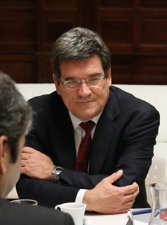西班牙社會安全部長艾斯克里瓦(Jose Luis Escriva)今天(17日)表示，西班牙計畫對境內最貧窮的大約100萬個家庭，發給每月基本所得，以幫助他們渡過俗稱武漢肺炎的2019年冠狀病毒疾病(COVID-19)疫情。(圖取自維基)