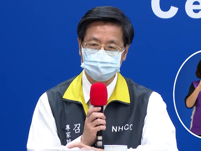 中央流行疫情指揮中心專家小組召集人張上淳17日解釋，剛過世的病人，身上還留有病毒，如果當下沒有適當防護是有可能因此感染。(圖擷自YouTube)