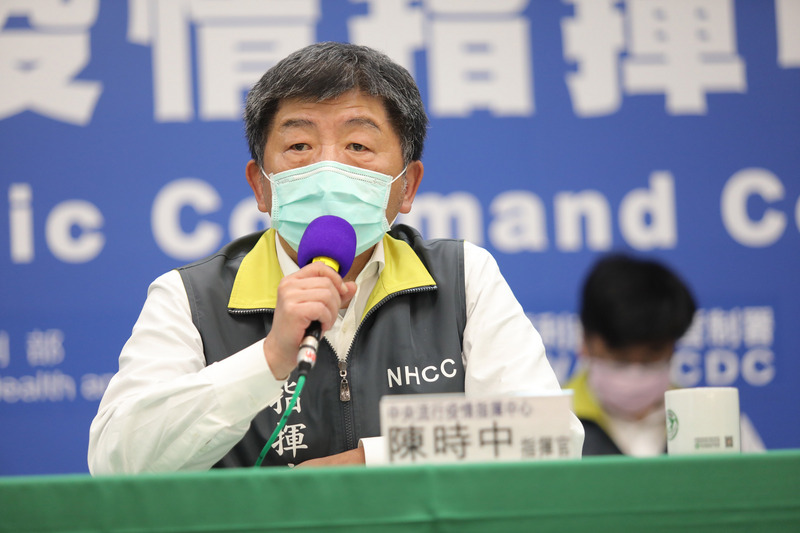 中央流行疫情指揮中心指揮官陳時中（圖）18日宣布新增3例武漢肺炎境外移入案例，3人均在國軍某艦隊實習、住同寢室，17日晚間9時確診首例後，已緊急召回全艦人員採檢並居家檢疫。（中央流行疫情指揮中心提供）