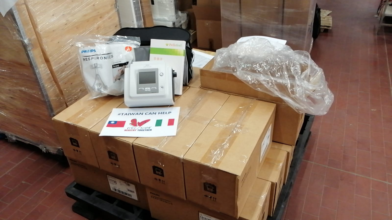 台灣繼口罩之後，再度向位在北義米蘭與布雷西亞(Brescia)的兩家醫院捐贈30台呼吸器。圖：駐義大利代表處粉專
