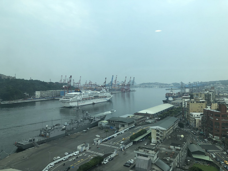 2月10日獲准以「非營運」模式再返基隆港靠的麗星郵輪寶瓶星號，19日上午10時許離港，預計24日中午抵達新加坡。（基隆長榮桂冠酒店提供）