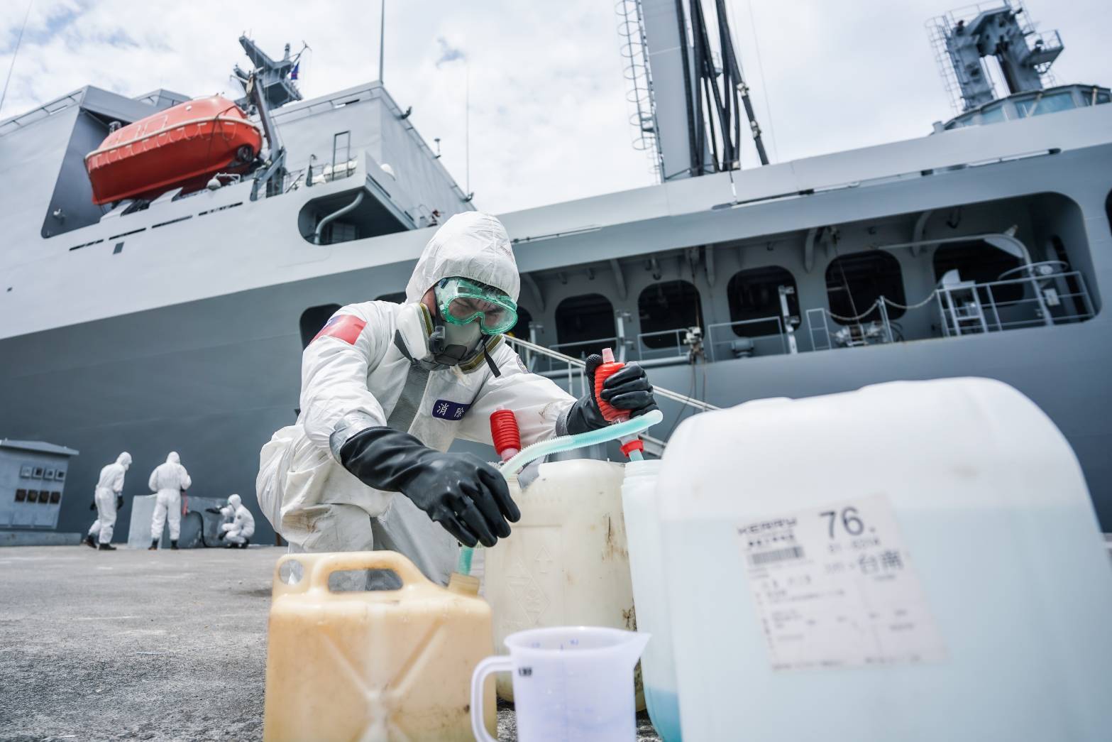 海軍敦睦艦隊24人確診武漢肺炎(COVID-19)疫情，包括六都等進行疫調。(國防部提供)