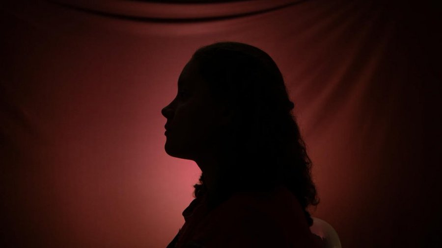 聯合國難民署(UN Refugee Agency)表示，COVID-19讓流離失所的婦女面臨更大的性別暴力風險，可能因迫於生活下海賣淫，或接受童婚。
