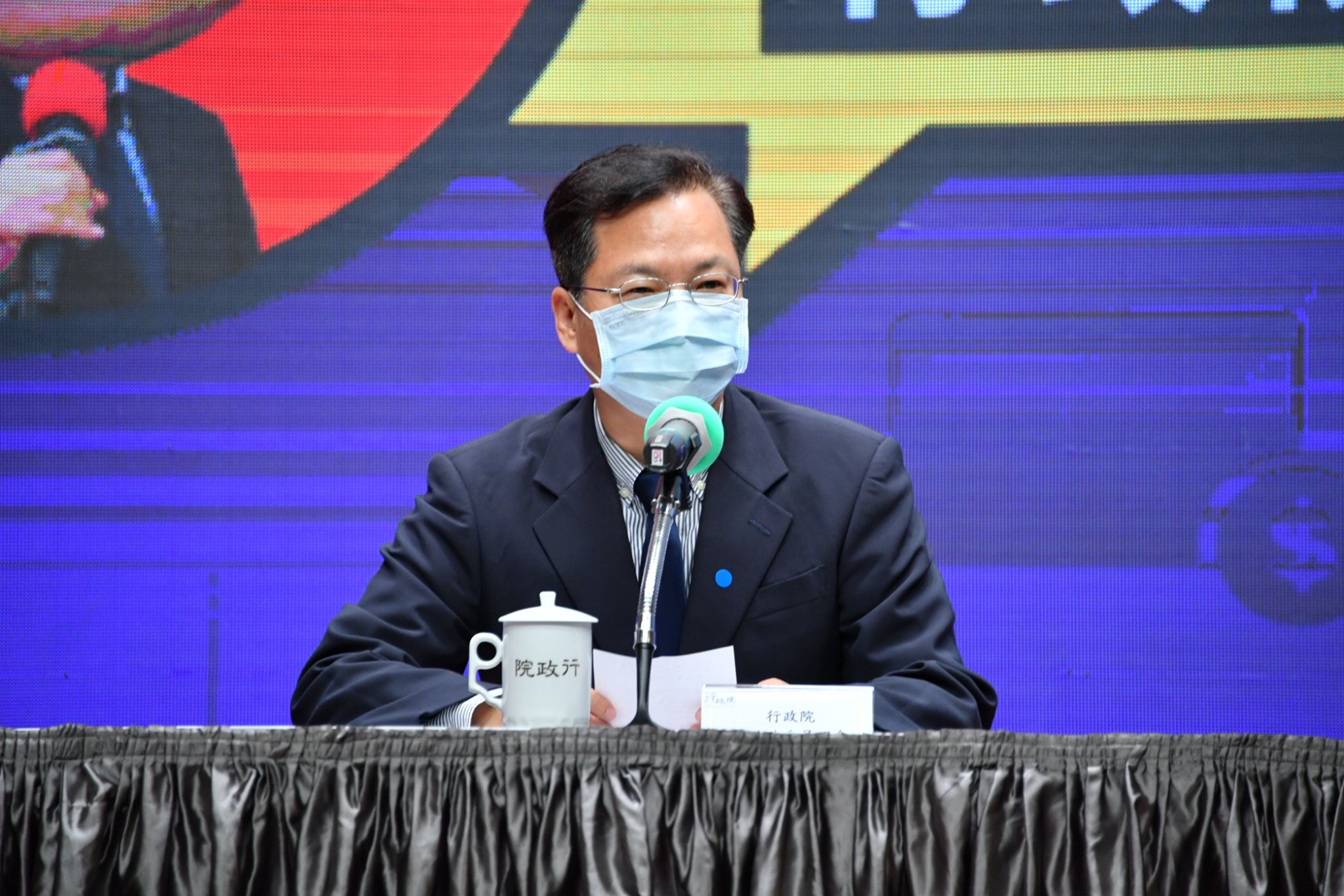 政務委員龔明鑫表示，政府超前布署，各項民生物資供應無虞。(行政院提供)