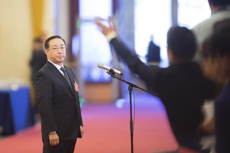 中國司法部官網中，部長傅政華的簡歷在20日突然變動，顯示已經卸任黨組副書記職務，引起多方揣測。圖為2019年3月，傅政華在全國兩會期間接受媒體群訪。（中新社提供）
