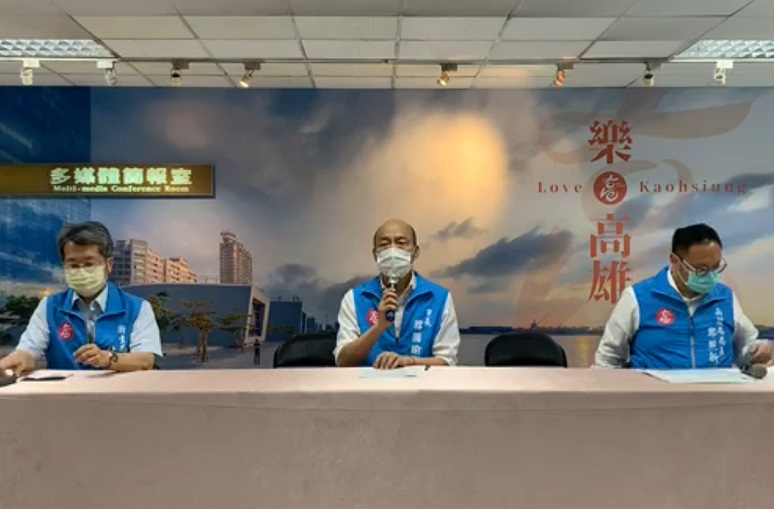 高雄市長韓國瑜21日下午召開記者會，表示高雄市府在敦睦艦隊疫調遇到巨大困難，無法得到完全真實的答覆。(圖擷自韓國瑜臉書直播)