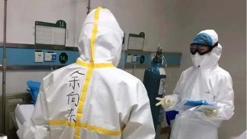 湖北醫師余向東近日被指詆毀國家防疫政策、攻擊中醫中藥，遭撤銷副院長等職務。有中國媒體人指出，這是繼李文亮後再有醫師因言獲罪，質疑官方仍容不下醫界不同的聲音。(圖取自推特)