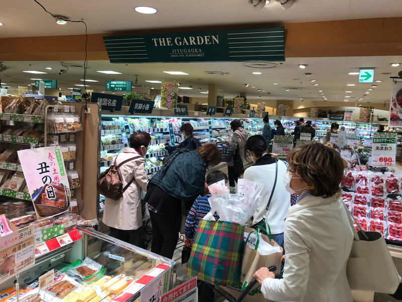 日本境內累計1萬4305例，東京4152例居冠。(圖：中央社)