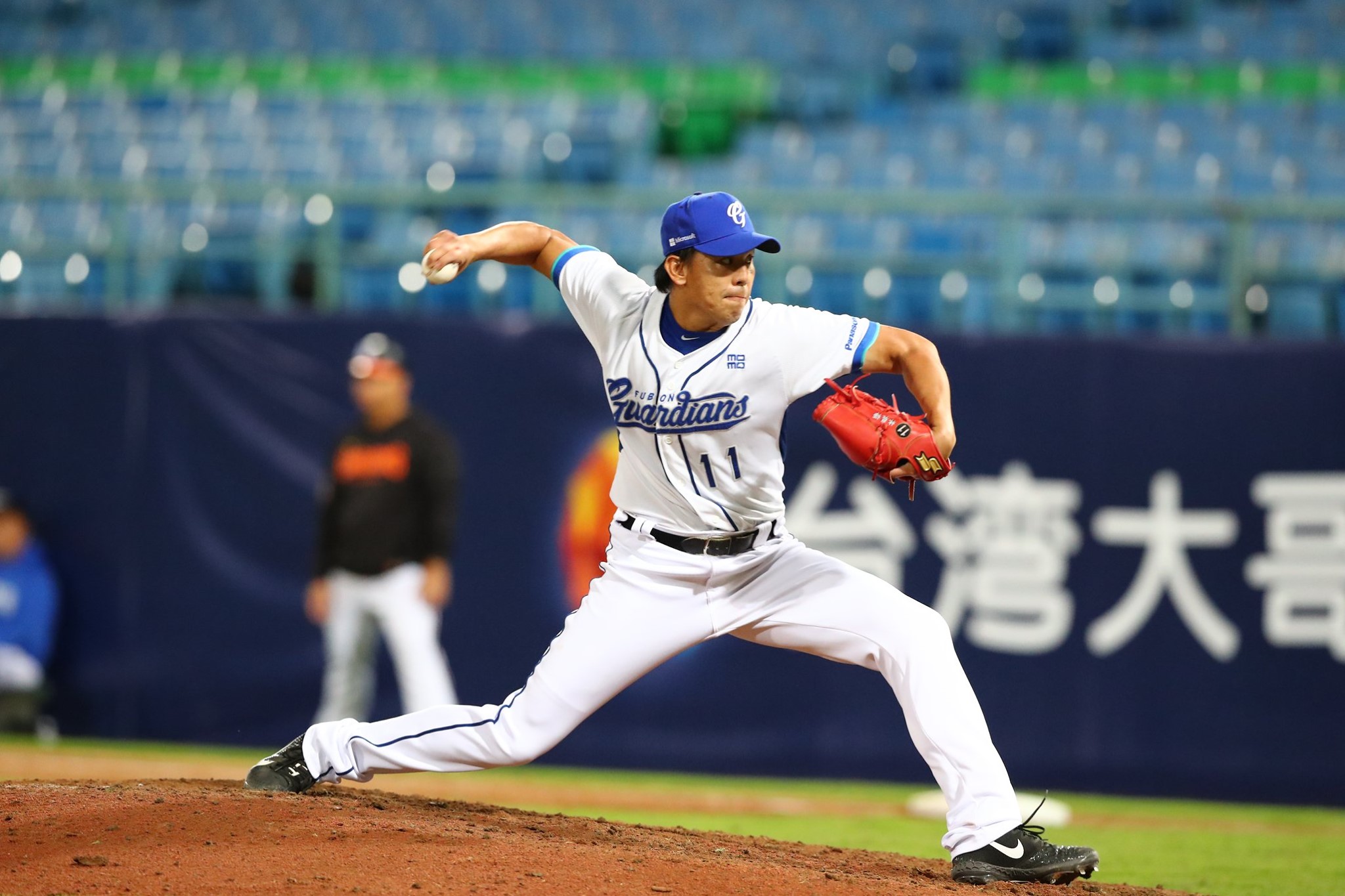 富邦悍將本週末3連戰開始將提供雙語服務。(圖：富邦悍將棒球隊臉書)