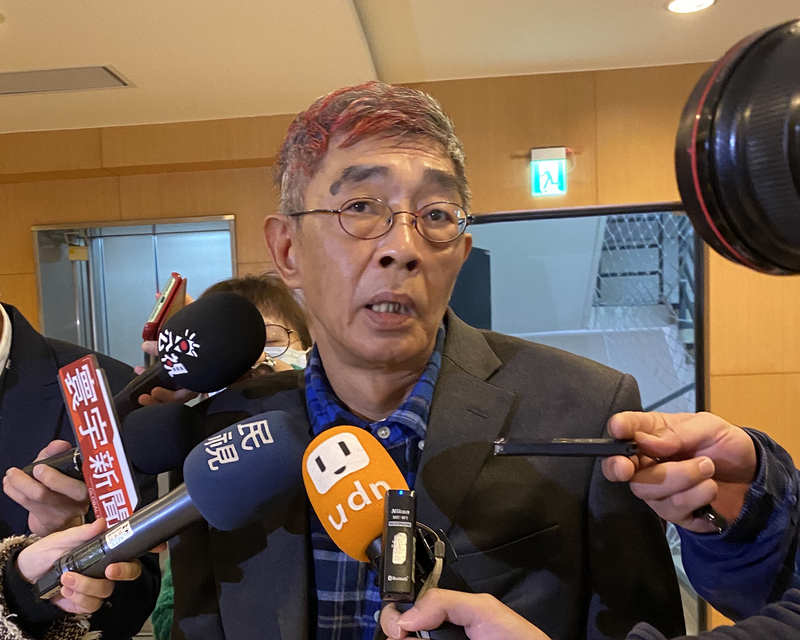 林榮基日前遭人搶註店名又被人潑漆，警方立即逮捕涉案3名犯嫌並送辦。林榮基事後受訪時說，書店會在25日如常開幕。(圖：中央社)