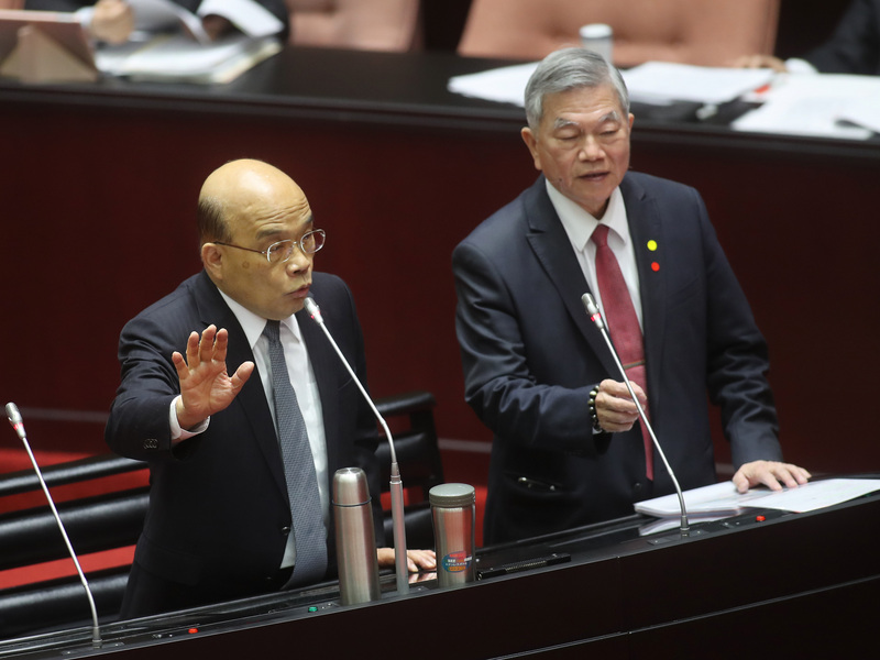 政府有無可能推出紓困3.0政策，並參考國民黨先前的主張，排富後直接發現金？對此，行政院長蘇貞昌直言，不分貧富發現不可能。(中央社)