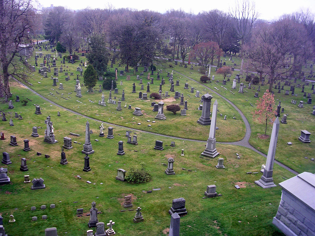 位於紐約布魯克林的綠蔭公墓(Green-Wood cemetery)是當地的歷史地標之一。圖：維基百科