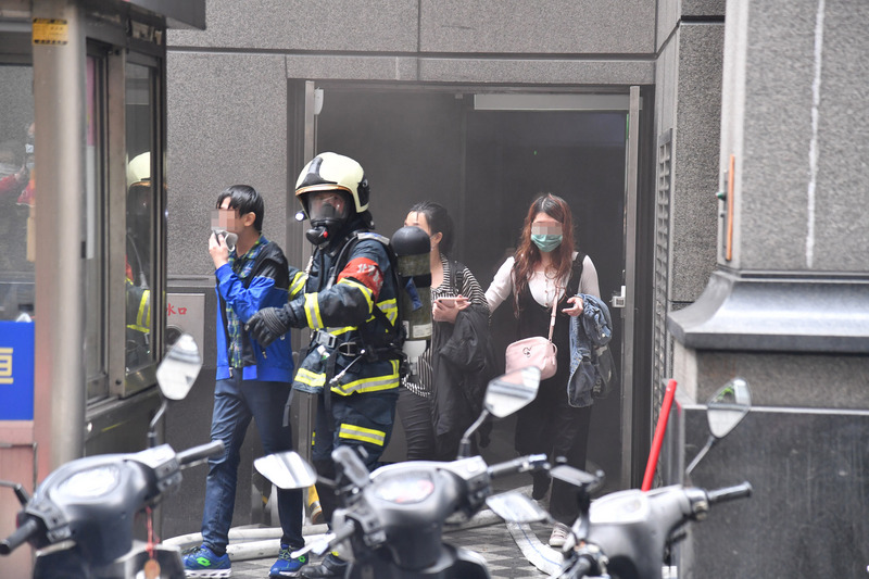 錢櫃KTV台北林森店昨天發生大火，造成多人死傷。(資料照片/CNA)
