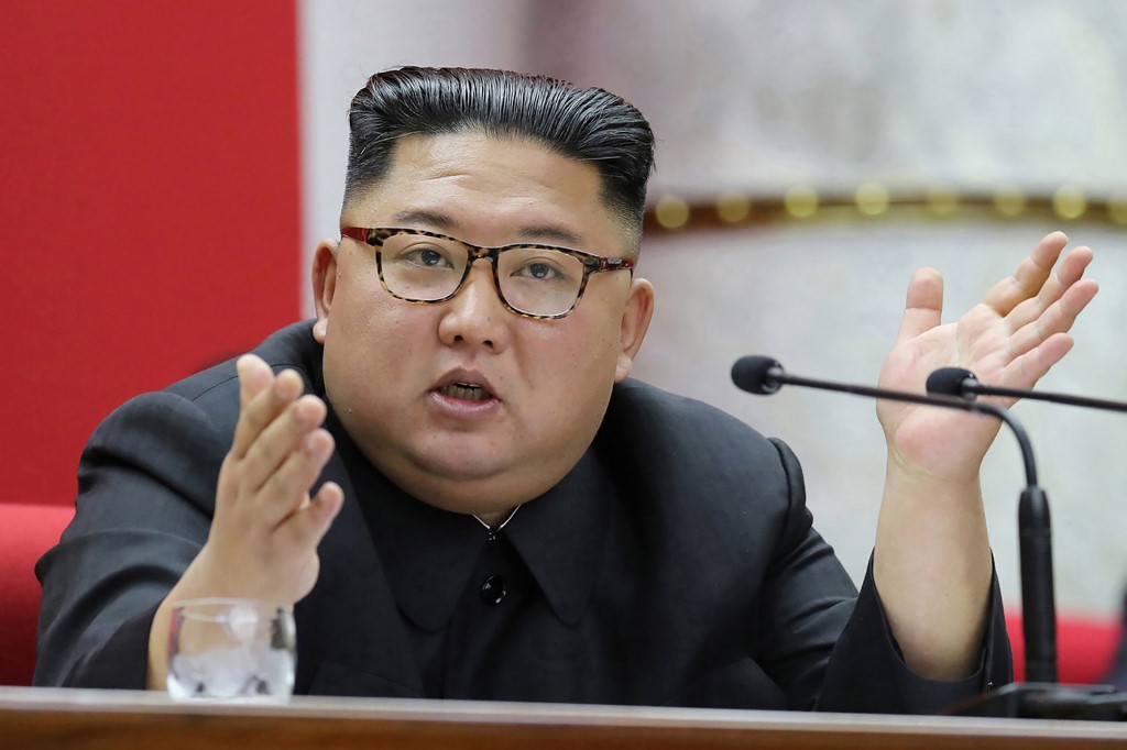 北韓中央通信社報導，北韓領導人金正恩視察一座正在興建中的新養雞場，呼籲改善「過時的養禽業」，並認為新養雞場將為北韓人民的飲食帶來重大貢獻。 (AFP)