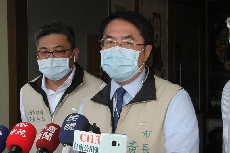 台南市長黃偉哲（右）(資料照片／中央社)