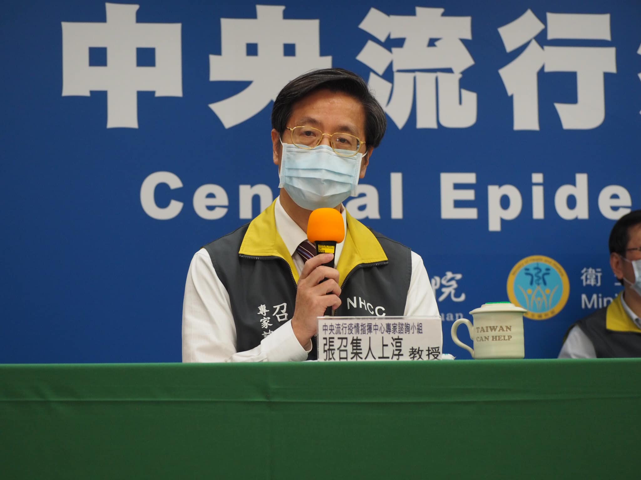 中央流行疫情指揮中心專家諮詢小組召集人張上淳對疫苗一事表示樂見，不過態度保留，指出疫苗仍須經過人體實驗，才會知道最後是否能夠奏效。(資料照/蕭照平 攝)