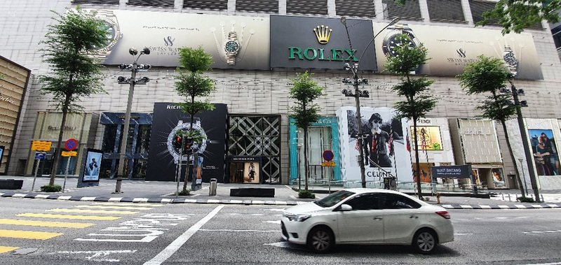 馬來西亞政府4日放寬行動管制令，不過吉隆坡街頭人潮稀疏。(圖：中央社)