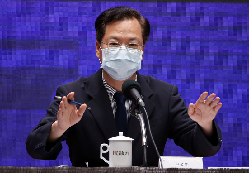 政務委員龔明鑫11日表示，衛福部長陳時中已經和新北市長侯友宜溝通，他強調中央與地方合作辦理紓困，希望將事情辦好。(圖：中央社)