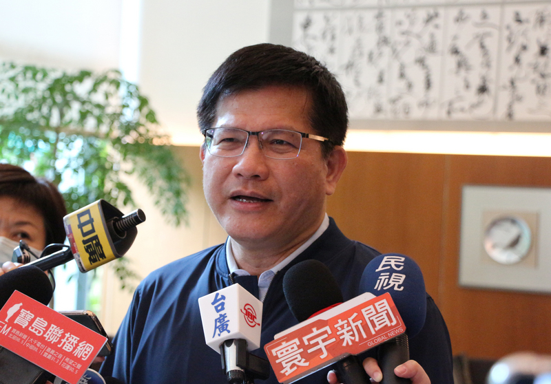 國際航空陸續改回台灣名稱，交通部長林佳龍表示，他相信「有理走遍天下」，更有利於台灣與其他國家航空公司交涉。(檔案照片/中央社)