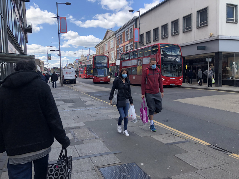 英國8日起實施新措施，抵達英國的旅客都必須自我隔離兩週，但已經飽受疫情摧殘的航空業業者，則對這項措施嚴加抨擊。(圖：中央社)