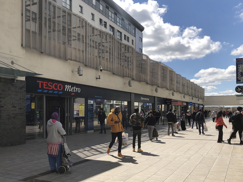 英國政府透露，考慮要求英格蘭地區民眾進入所有店家都必須強制遮蓋臉部，以避免俗稱武漢肺炎的2019年冠狀病毒疾病(COVID-19)擴散。(資料照/中央社)