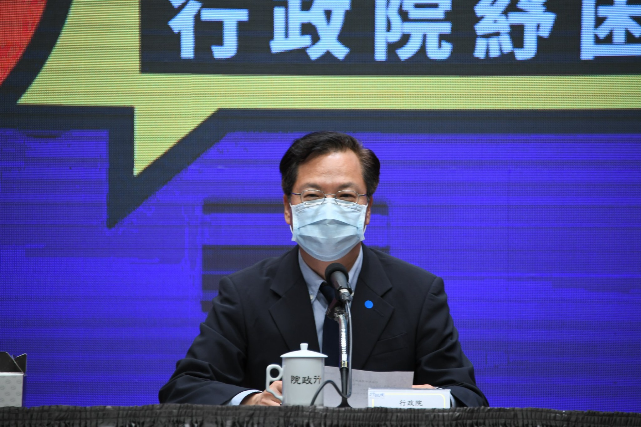 行政院政務委員龔明鑫表示，非常觀迎地方政府與民間在振興階段一起努力刺激消費，但時間點仍應參考中央疫情指揮中心的專業判斷，比較妥適。(行政院提供)