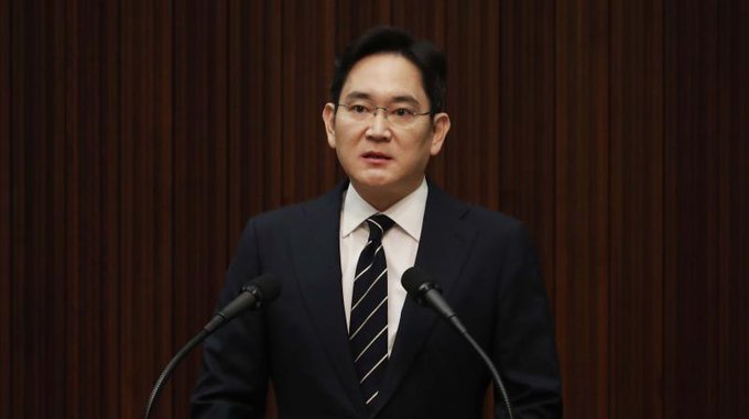 韓國三星集團(Samsung Group)繼承人李在鎔(Lee Jae-yong)(圖)涉嫌行賄案遭判2年半徒刑。(圖/推特)