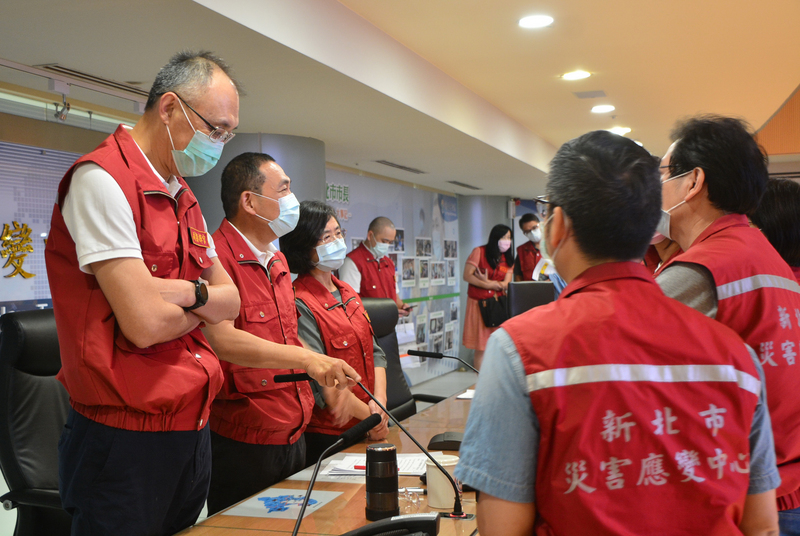 中華職棒昨天(8日)起開放每場比賽上限1千名觀眾入場，新北市長侯友宜今天(9日)表示，他實地檢視後，認為中職的防疫工作做得非常到位。(圖：中央社)