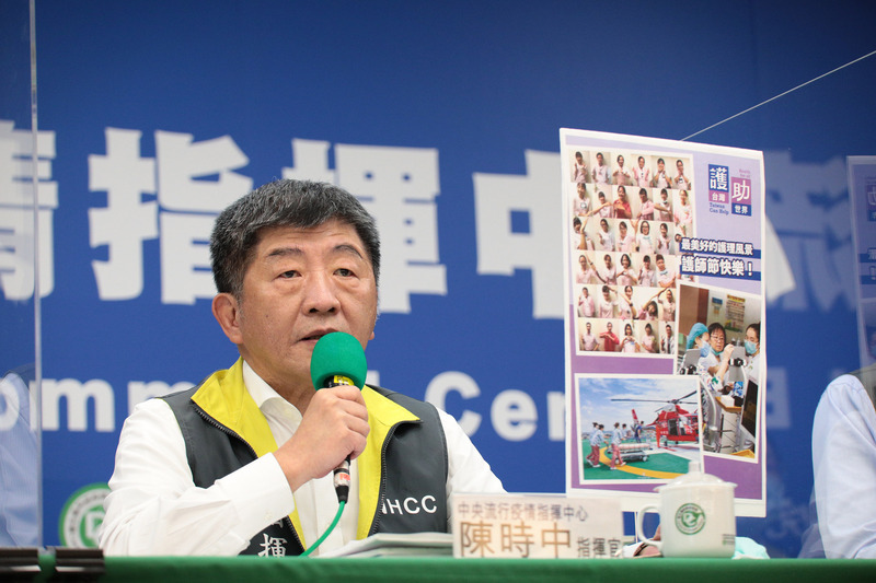 中央流行疫情指揮中心指揮官陳時中12日在記者會上肯定香港、澳門的防疫管控，同意可對重要的經貿往來優先開放邊境管制。(圖：中央社)