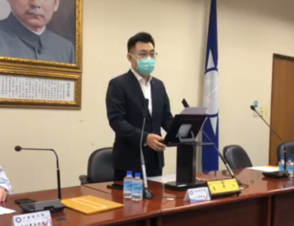 國民黨主席江啟臣13日在中常會上批評蔡英文總統自失立場與高度，並強調國民黨會全力支持韓國瑜施政，配合高雄市政府的應對節奏。(圖擷自國民黨臉書)