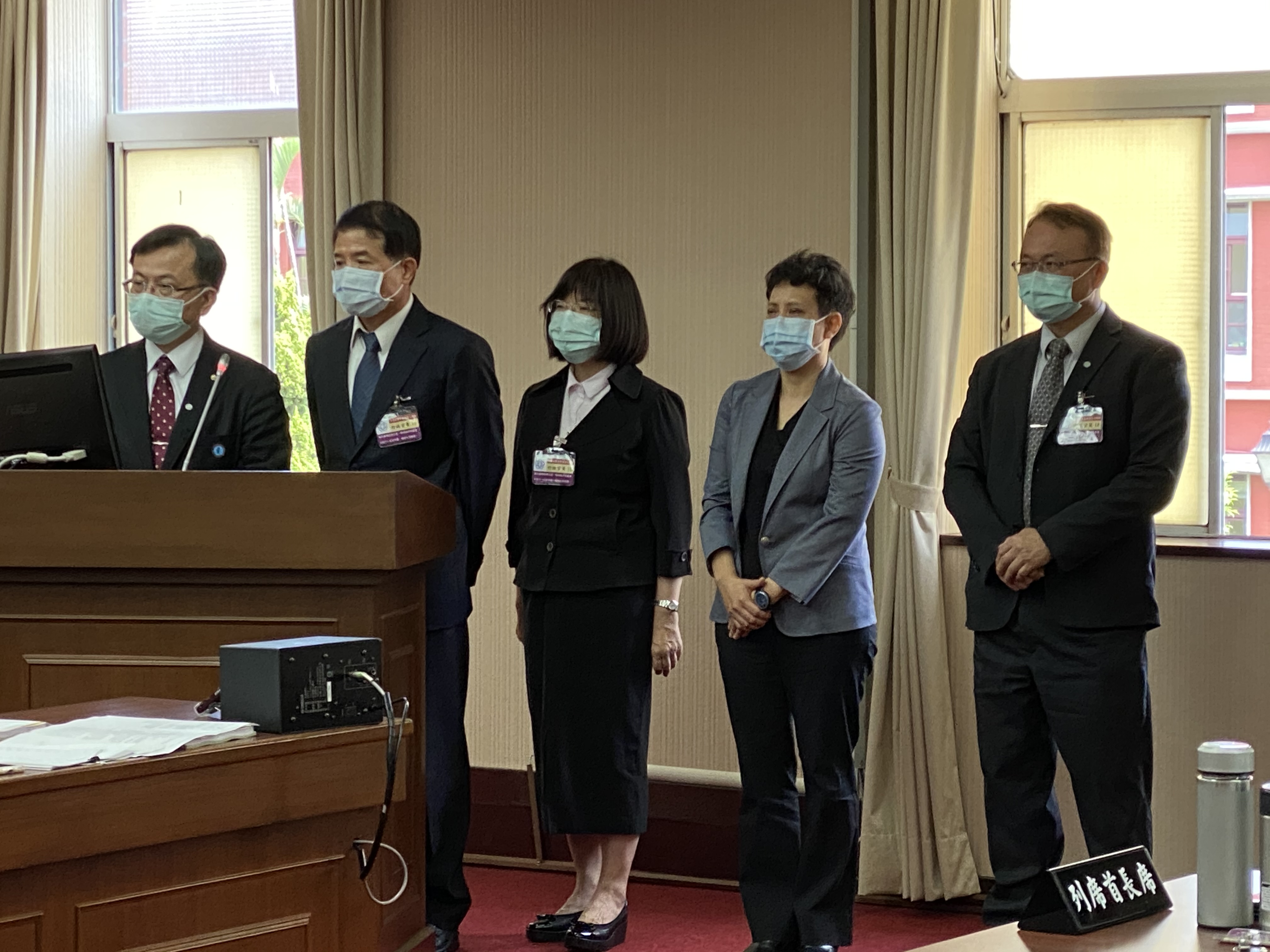 NCC新任委員提名人，包括主委陳耀祥、副主委翁柏宗，以及委員林麗雲、王維菁、蕭祈宏(由左至右)，13日列席立法院交通、教育及文化聯席委員會，接受立委質詢審查。(吳琍君攝)