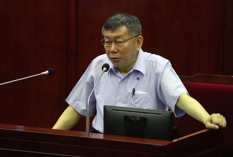台北市長柯文哲14日赴台北市議會專案報告。(圖:中央社)