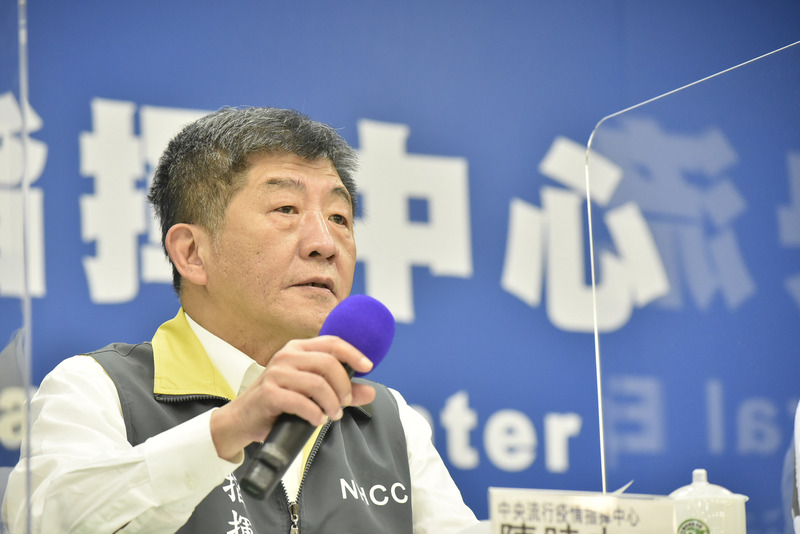 中央流行疫情指揮中心指揮官陳時中表示，國內情況可以道聲恭喜、逐漸放鬆但國外疫情還是不能輕忽。(圖：中央社)