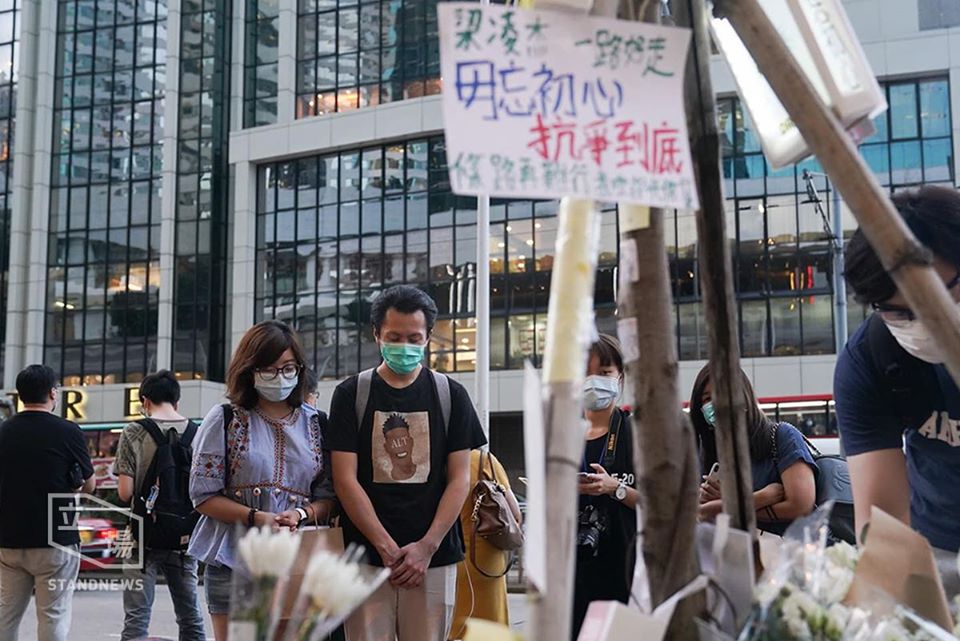 梁凌杰離世11個月，港人聚集金鐘哀悼。 (圖:立場新聞提供)