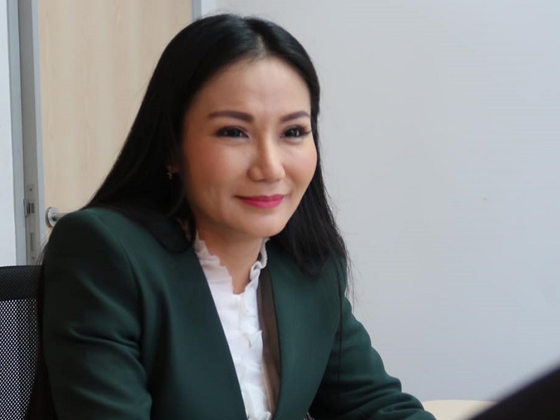 泰國政府發言人娜盧孟18日表示，當局打算讓國營公司泰國國際航空向破產法庭提交重整計畫，而非按照原先計畫進行紓困。(圖：娜盧孟臉書)