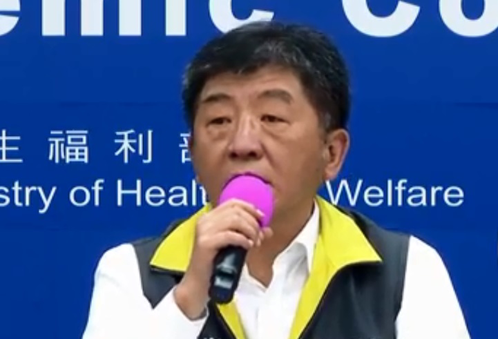 不只重申酒店、舞廳原則，陳時中也說，民眾平時運動也要留意防疫作為，保持適當的運動距離。(截自直播影片)