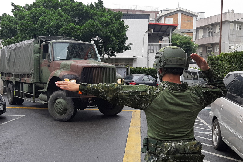 中度颱風烟花來襲，負責北台灣救災及戰備的國軍第三作戰區21日表示，各單位已完成災防整備，待命隨時執行災害防救任務。(圖：中央社)