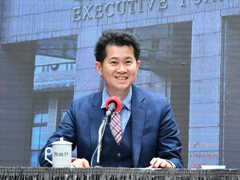 行政院發言人丁怡銘25日表示，為了讓全民都能參與振興，行政院長蘇貞昌指示免費提供中低收入戶振興券，振興券的領受和使用細節最快於下週公布。(行政院提供)