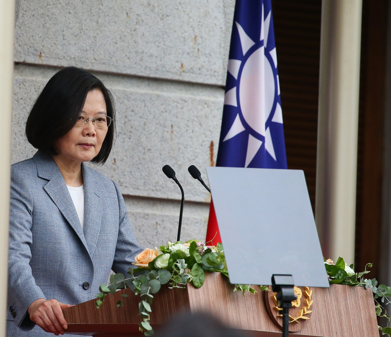 總統蔡英文20日宣誓就職，上午在台北賓館發表就職演說；蔡總統說，下一個4年，在產業發展、社會安定、國家安全、民主深化，這4大面向上，她也會超前部署，讓台灣脫胎換骨。(圖:中央社)