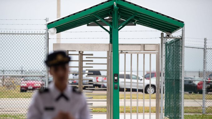 1名行為莽撞的槍手攻擊位於德州聖體城(Corpus Christi)的海軍航空站，已遭到軍方制服(neutralized)。(圖/推特)
