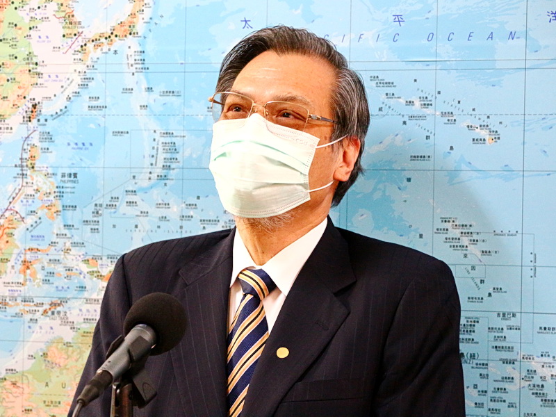 陸委會主委陳明通21日在立法院受訪表示，施政有先後順序，兩岸需要和平環境各自重建。 (央廣記者王照坤 攝)
