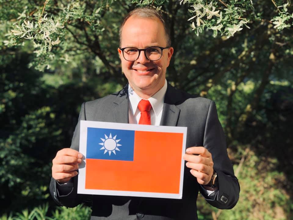 德國巴伐利亞邦議會副議長林德史巴赫( Markus Rinderspacher)祝賀蔡英文總統就職。(臉書)