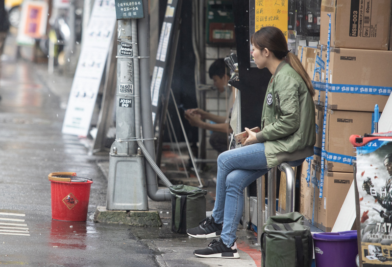 疫情衝擊就業市場，使失業人數飆升。(示意圖 / 圖:中央社)