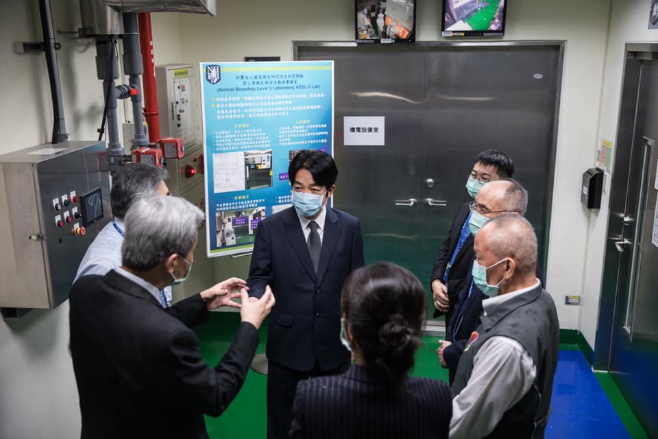 副總統賴清德臉書貼文表示，疫苗最快在今年秋季就要進入人體試驗。(圖取自臉書)