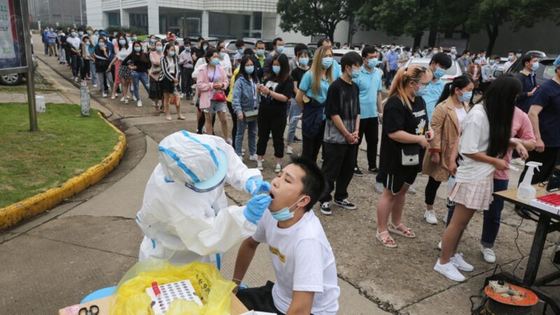 中國湖北省武漢市16日起展開全民武漢肺炎病毒核酸篩檢，不過檢測到21日突然喊停。(圖/推特)