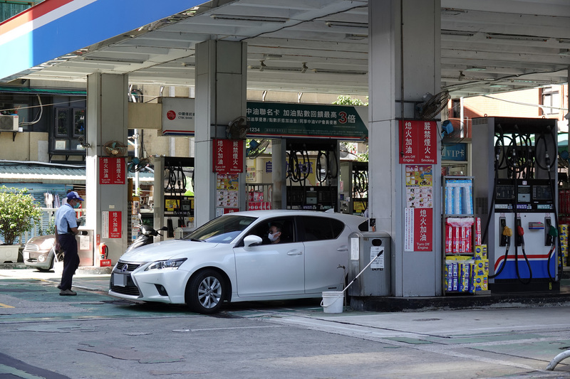 台灣中油公司宣布，自27日凌晨零時起汽油價格每公升調漲新台幣1角。（中央社資料照）