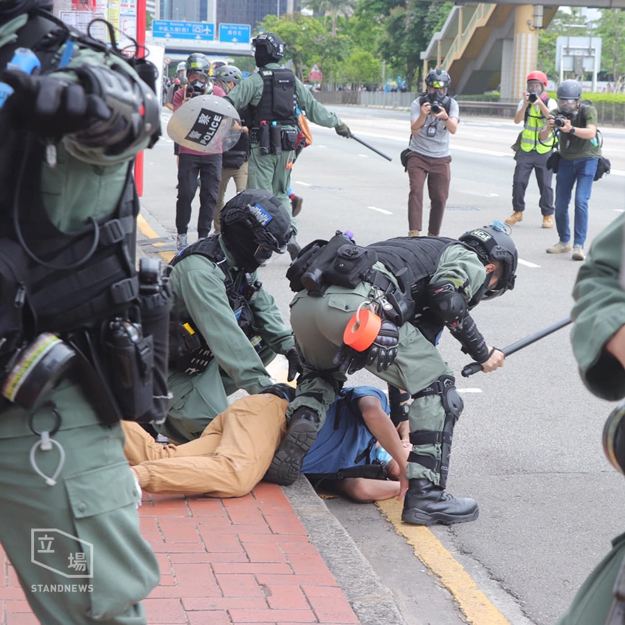 反「港版國安法 」24日遊行，香港爆發警民衝突。(立場新聞提供)