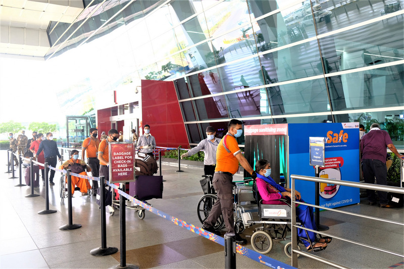 印度國際航線仍暫停，但華航預計最快8月復航。圖為印度機場國內線復航狀況。（中央社）