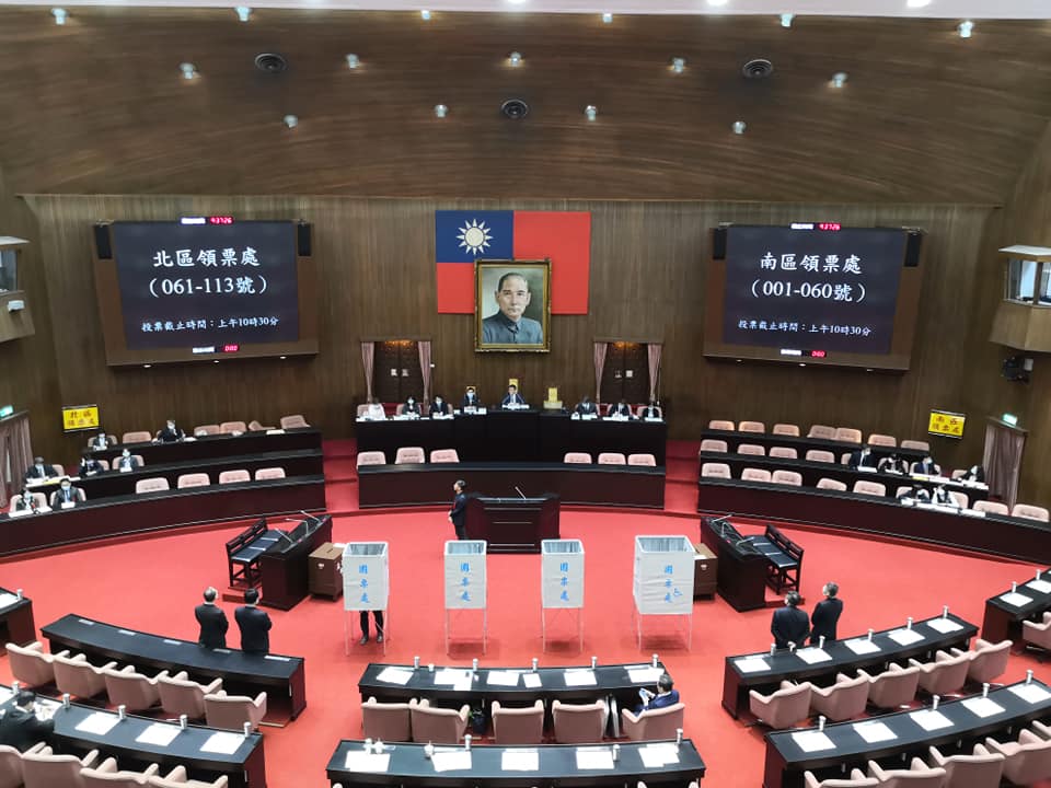 立法院會26日行使促轉會人事同意權投票，雖然國民黨團拒絕進場投票背書，但在民進黨團的全力支持下，新任促轉會委員被提名人人事同意權全數過關。（劉玉秋攝）